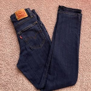 Used pair or levi’s! dark wash W27 L30